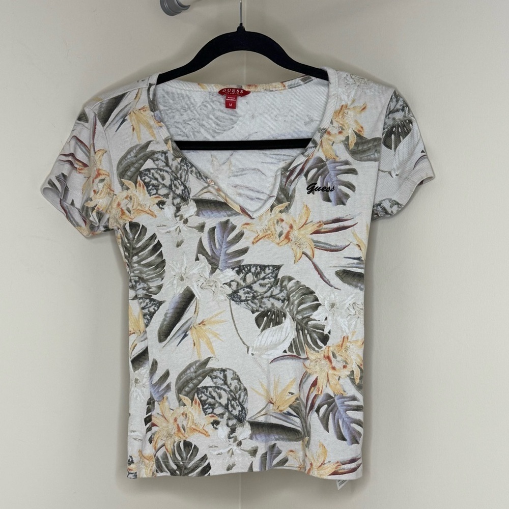 Guess Floral Tropical Leaf Print Tee in Green & Yellow | Casual Ribbed Tshirt